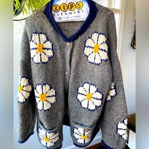 Earth Traders L/XL 100% wool cardigan sweater